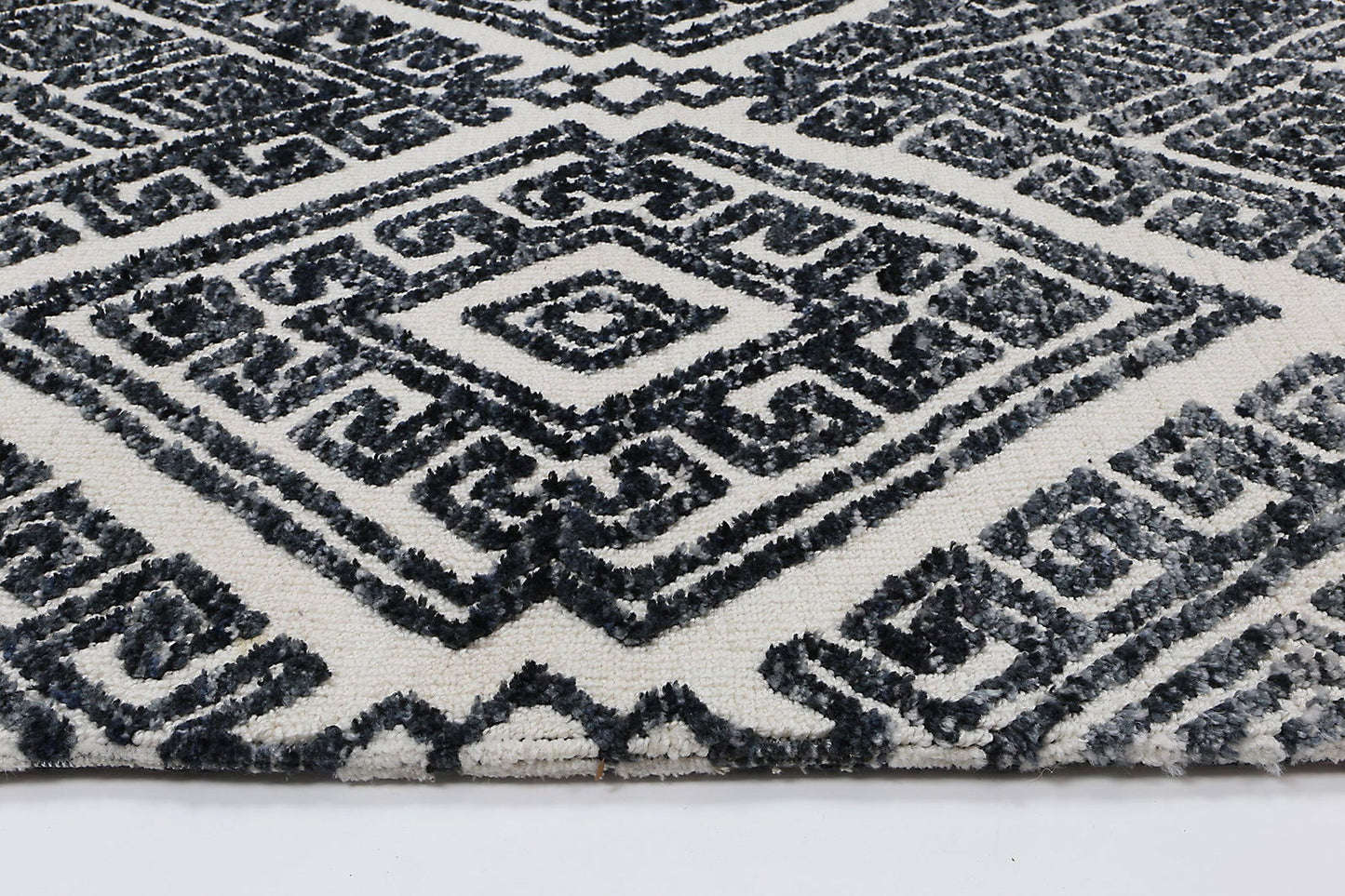 Amritsar Glenfalls Anthracite Tribal Rug 160X230 - Cosy Abode
