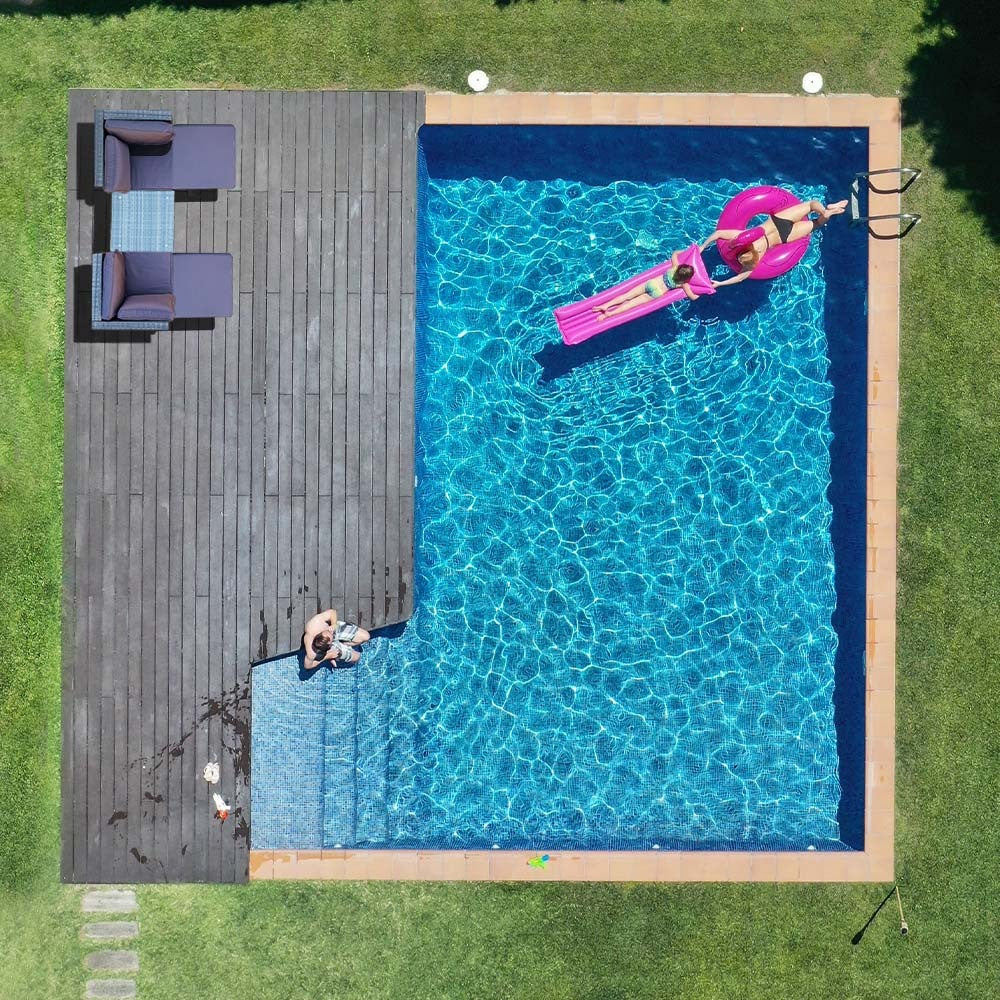 LONDON RATTAN 4 Seater Modular Outdoor Lounge Setting with Coffee Table & Ottomans - Grey - Cosy Abode