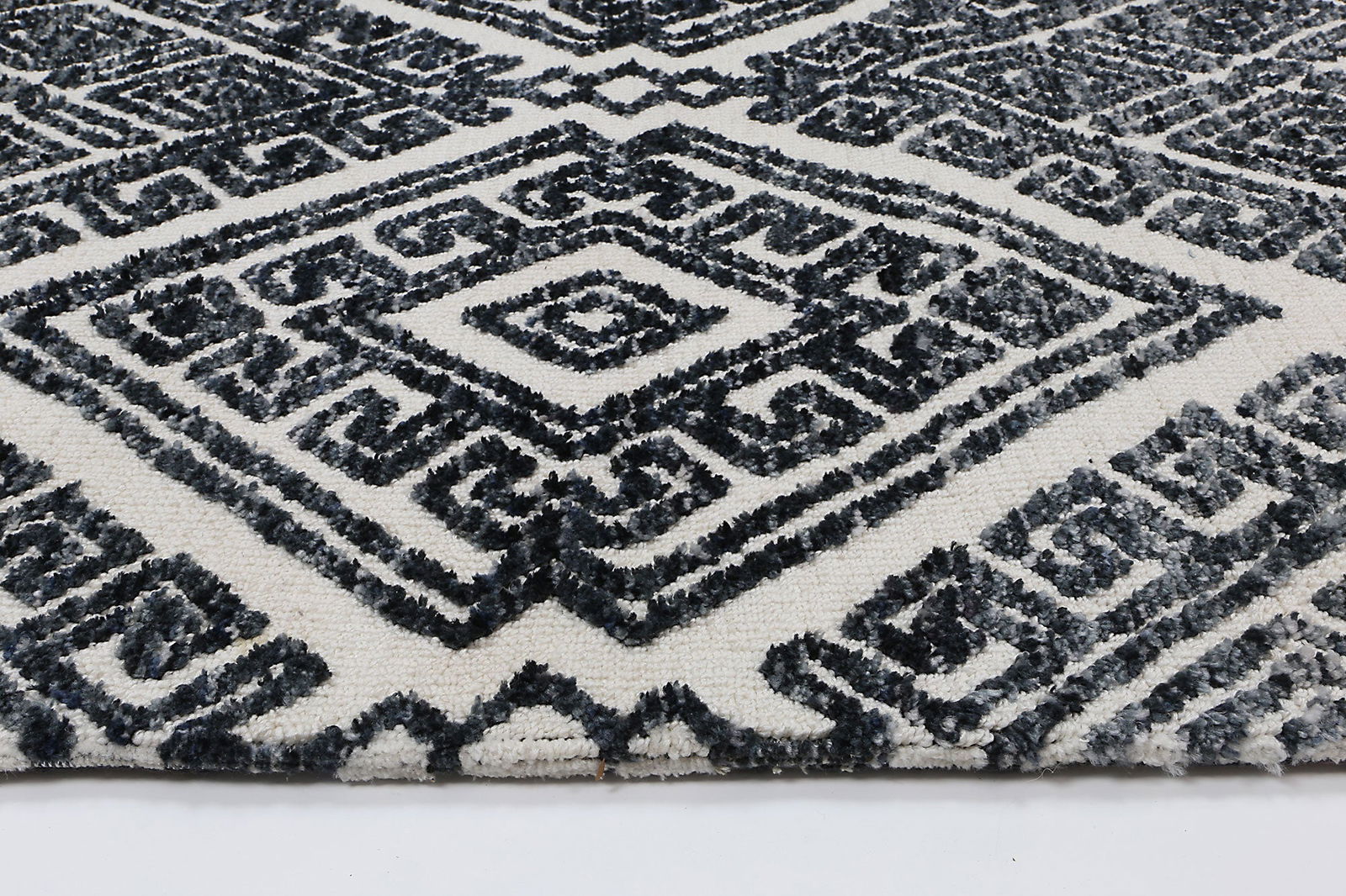 Amritsar Glenfalls Anthracite Tribal Rug 160X230 - Cosy Abode